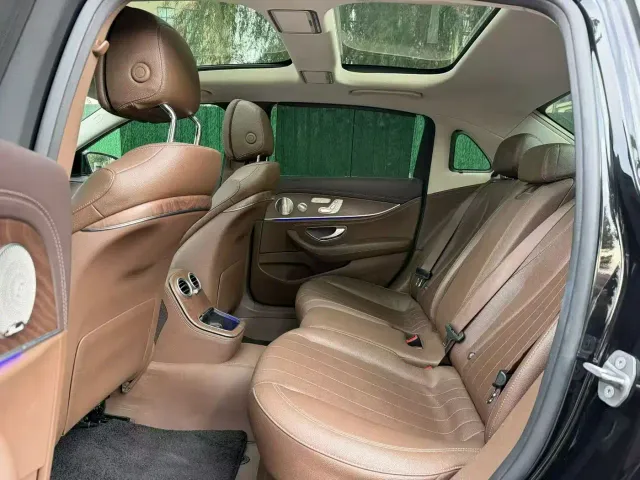 Mercedes-Benz E-Class — Фото автомобиля 6