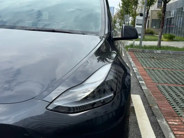 Tesla Model Y — Фото автомобиля 10