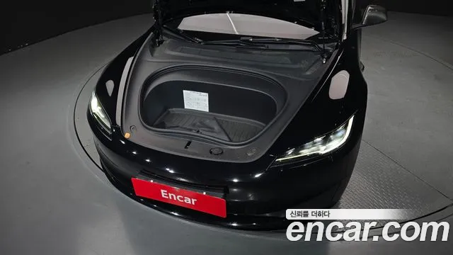 Tesla Model 3 — Фото автомобиля 6