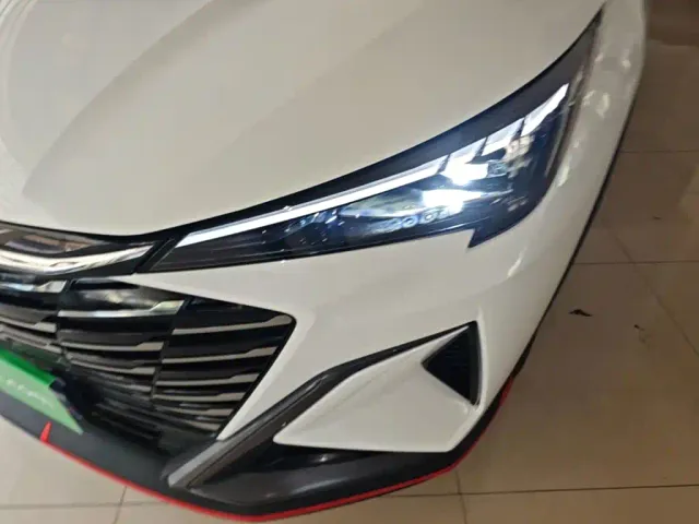 Changan X5 Plus — Фото автомобиля 23