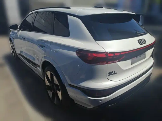 Audi Q6L e-tron — Фото автомобиля 6