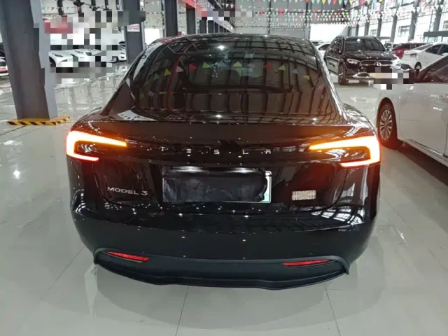 Tesla Model 3 — Фото автомобиля 5
