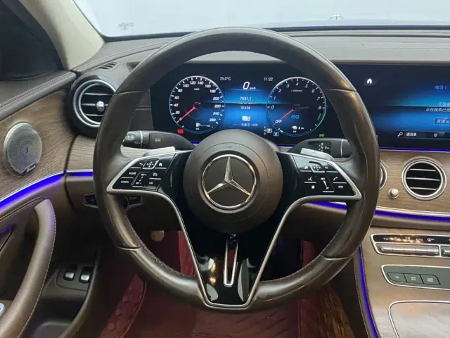 Mercedes-Benz E-Class — Фото автомобиля 14