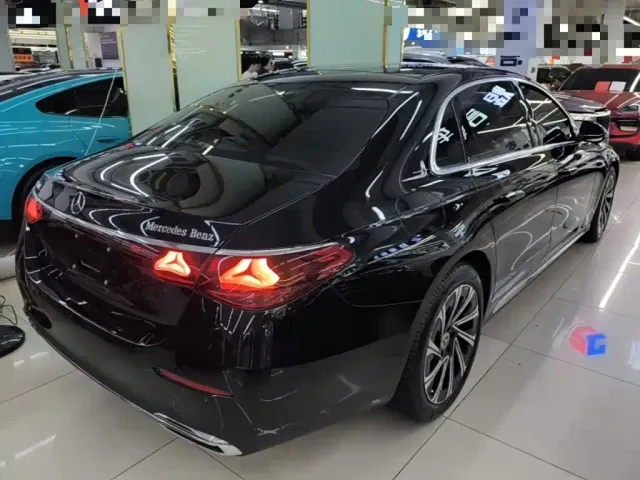 Mercedes-Benz E-Class — Фото автомобиля 6