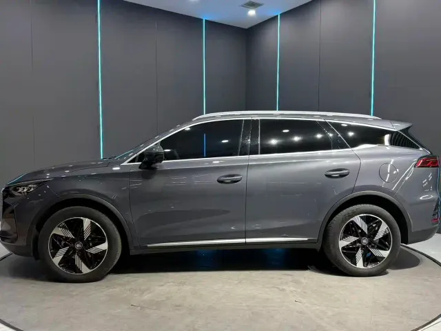 BYD Tang — Фото автомобиля 4