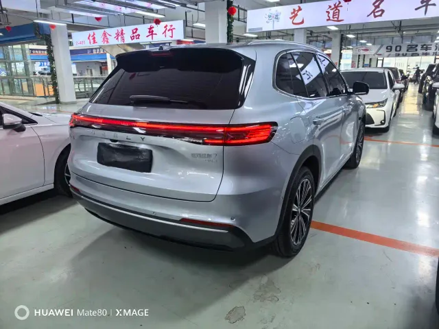 Geely Galaxy Starship 7 EM-i — Фото автомобиля 4