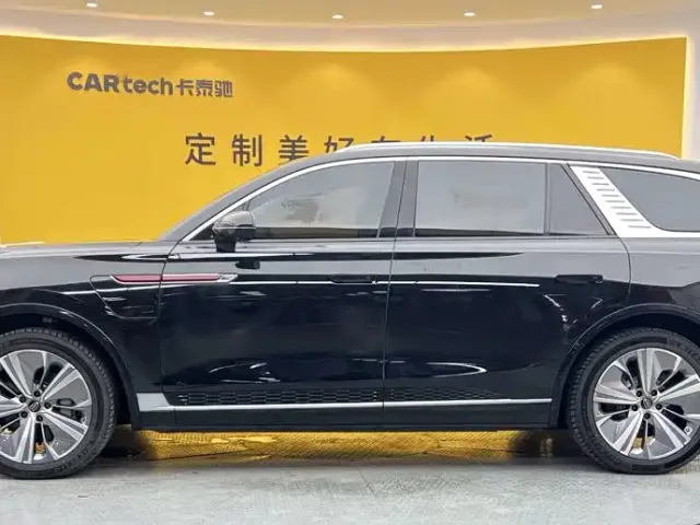 Hongqi E-HS9 — Фото автомобиля 7