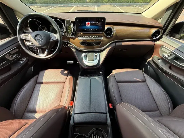 Mercedes-Benz V-Class — Фото автомобиля 12
