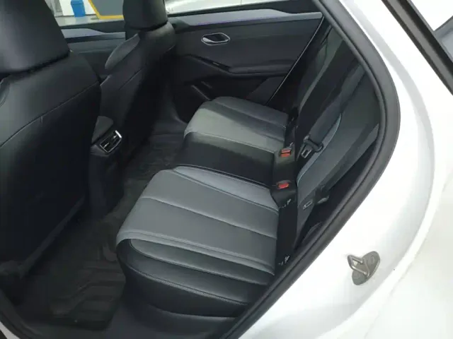 BYD Qin L — Фото автомобиля 16