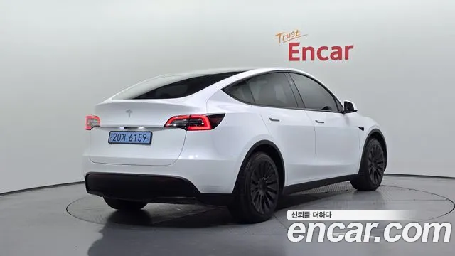 Tesla Model Y — Фото автомобиля 2