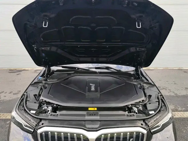 BMW i5 — Фото автомобиля 5