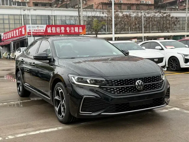 Volkswagen Passat — Фото автомобиля 3