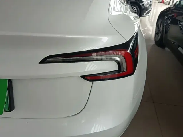 Tesla Model 3 — Фото автомобиля 7