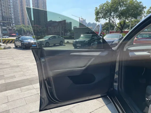 Tesla Model Y — Фото автомобиля 9
