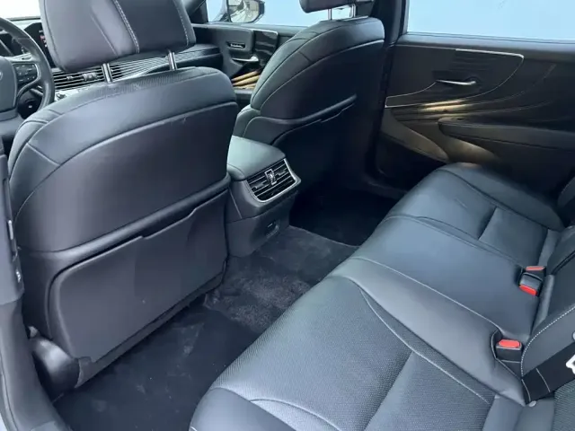 Lexus LS — Фото автомобиля 19