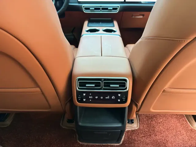 Li Auto L6 — Фото автомобиля 18