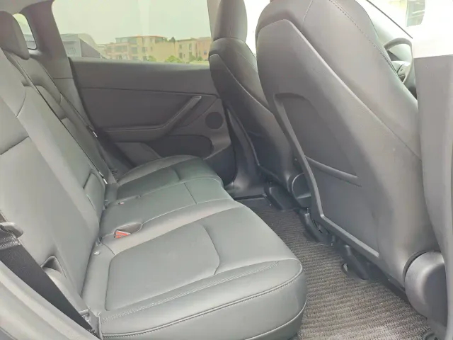 Tesla Model Y — Фото автомобиля 13
