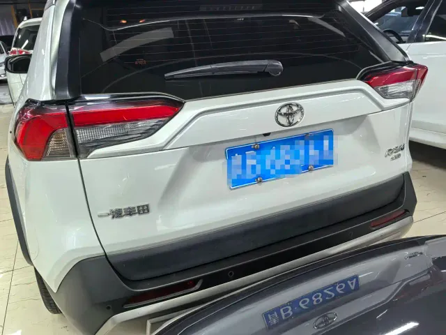 Toyota RAV4 — Фото автомобиля 5