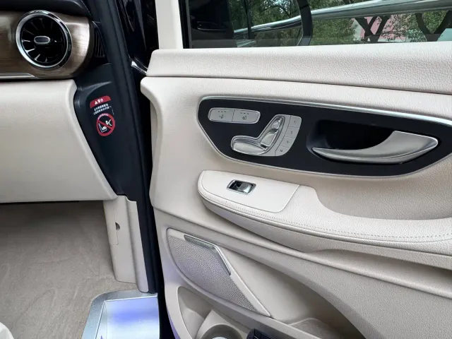 Mercedes-Benz V-Class — Фото автомобиля 30