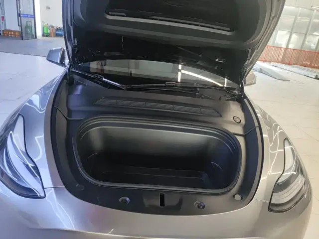 Tesla Model Y — Фото автомобиля 8