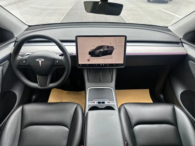 Tesla Model Y — Фото автомобиля 12