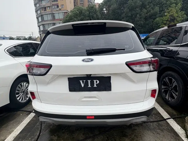 Ford Escape — Фото автомобиля 17