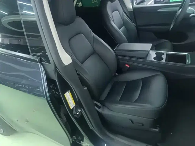 Tesla Model Y — Фото автомобиля 24