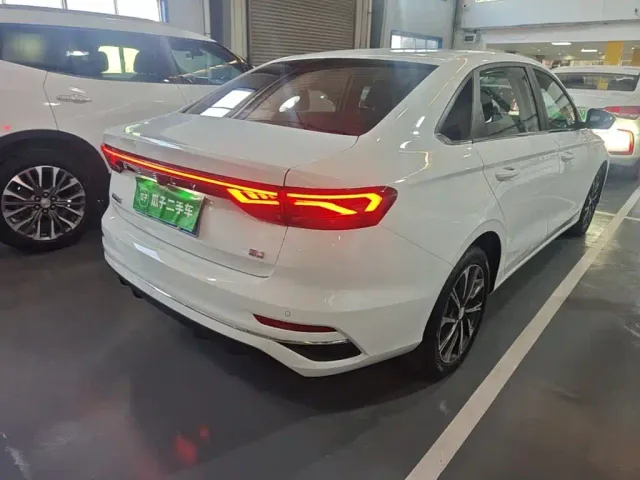 Geely Emgrand — Фото автомобиля 6