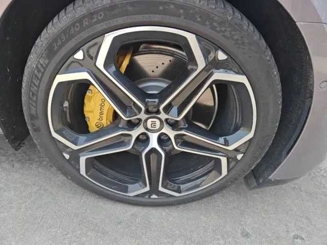 Xiaomi SU7 — Фото автомобиля 25