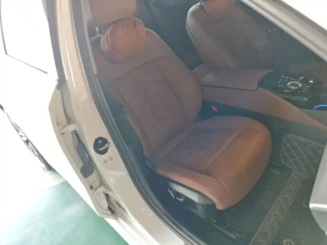 BMW 5 Series — Фото автомобиля 24