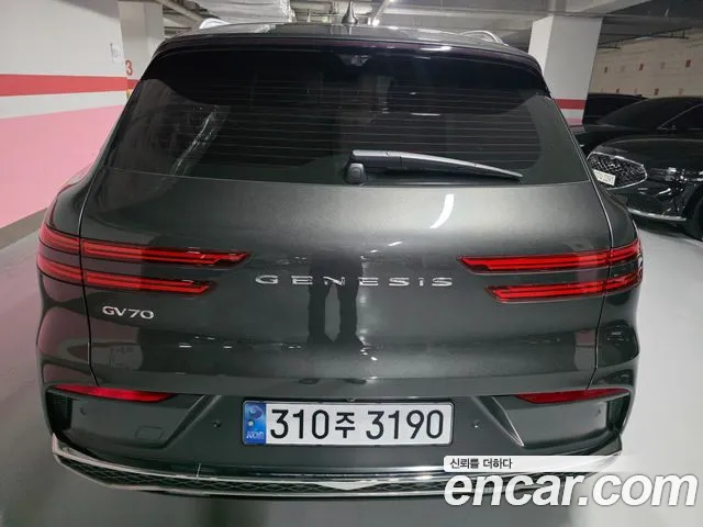 Genesis GV70 — Фото автомобиля 4