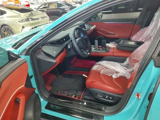 Xiaomi SU7 — Фото автомобиля 14