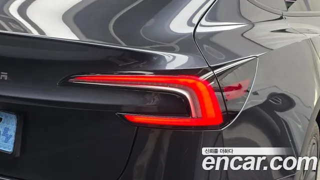 Tesla Model 3 — Фото автомобиля 8