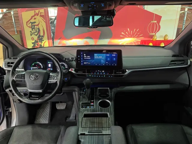 Toyota Sienna — Фото автомобиля 8