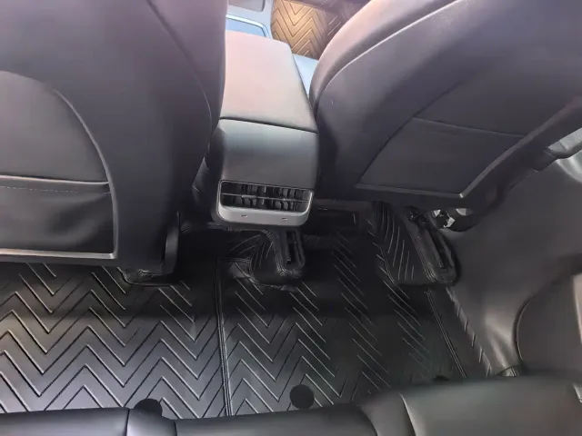 Tesla Model Y — Фото автомобиля 14