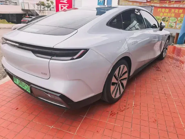 Geely Galaxy E8 — Фото автомобиля 6