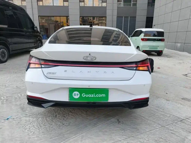 Hyundai Elantra — Фото автомобиля 5