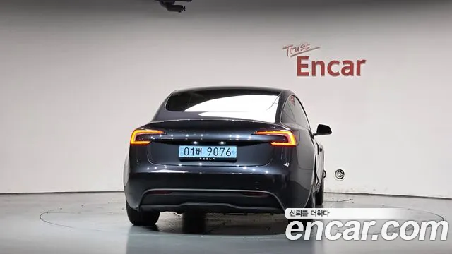 Tesla Model 3 — Фото автомобиля 4