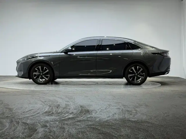 Changan Eado — Фото автомобиля 4