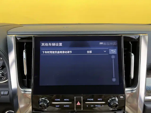 Toyota Alphard — Фото автомобиля 21