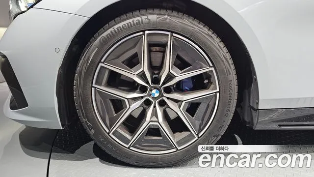 BMW 5-Series — Фото автомобиля 4