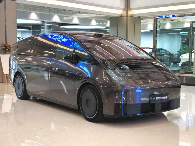 Li Auto MEGA — Фото автомобиля 3