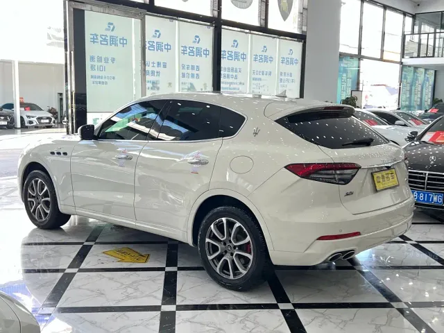 Maserati Levante — Фото автомобиля 14