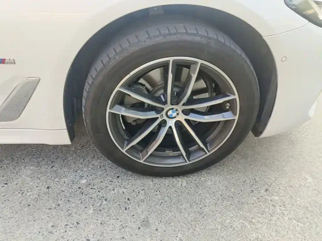 BMW 5 Series — Фото автомобиля 11
