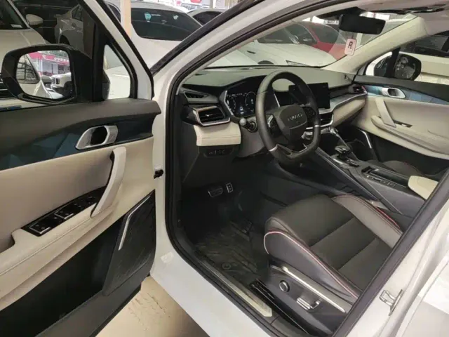 Lynk & Co Lynk & Co 06 2020 1.5T Halo — Фото автомобиля 15