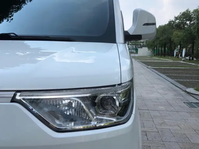 Ruichi New Energy EC75 — Фото автомобиля 26