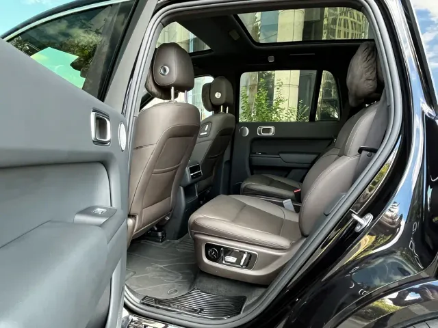 Li Auto L8 — Фото автомобиля 14