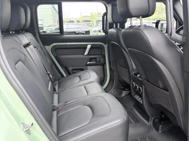 Land Rover Defender — Фото автомобиля 6