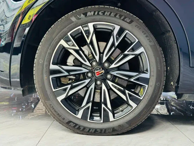 Hongqi HS5 — Фото автомобиля 6
