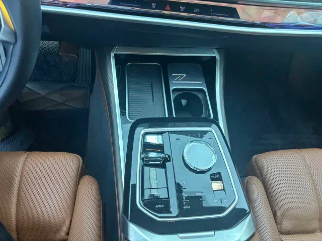 BMW i7 — Фото автомобиля 13